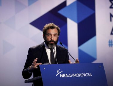 Έκπληξη η εμφάνιση του ηθοποιού K. Μαρκουλάκη στο συνέδριο της Ν.Δ. - Δηλώνει πίστη στον K. Μηστοτάκη (φωτο)